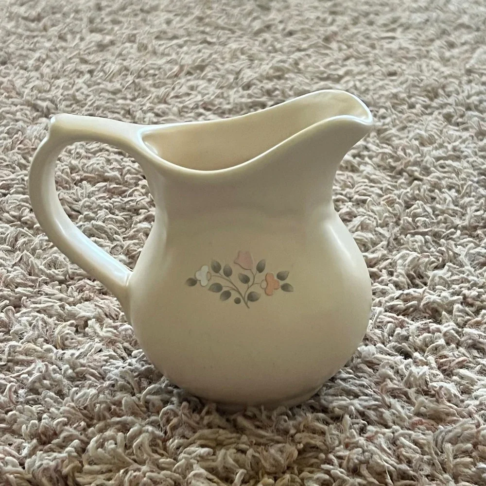 Pfaltzgraff‎ Vintage Remembrance Creamer Pitcher Vase Stoneware Floral